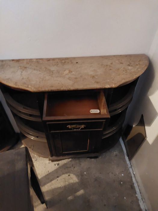 Conjunto de Aparadores Clássicos em Madeira – Elegantes e Funcionais