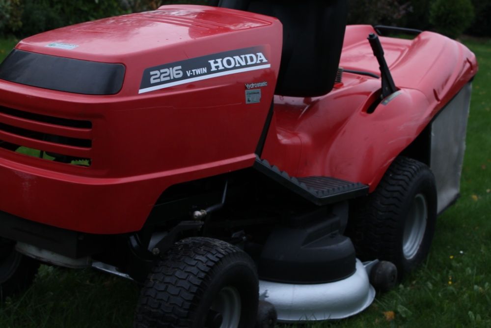 Kosiarka traktorek Honda 2216 Vtwin Hydro kosz 16 HP