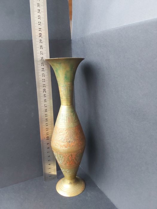 Вазы из металлические с рисунком