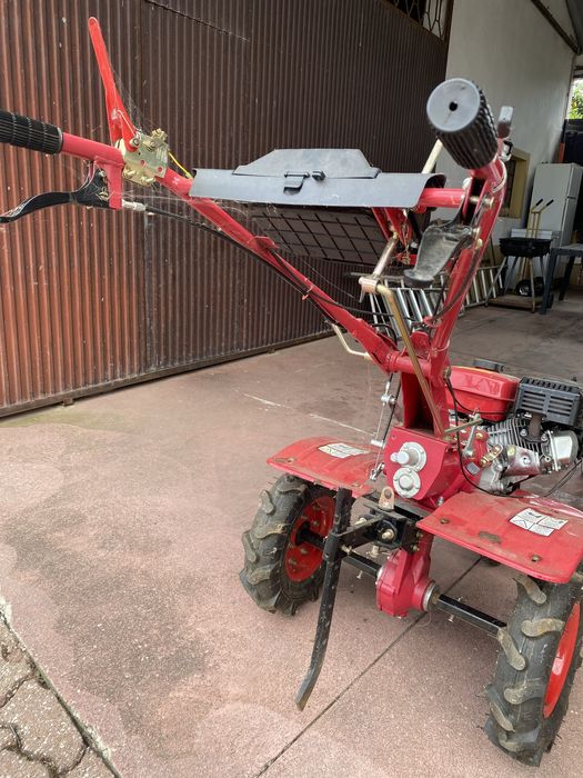 Motoenxada c/ freses e abre regos