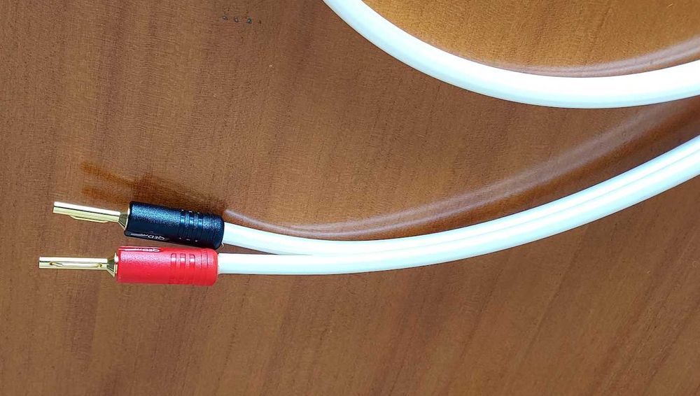 QED Reference XT400 1m + 4x Banana QED Screwloc (single cable)