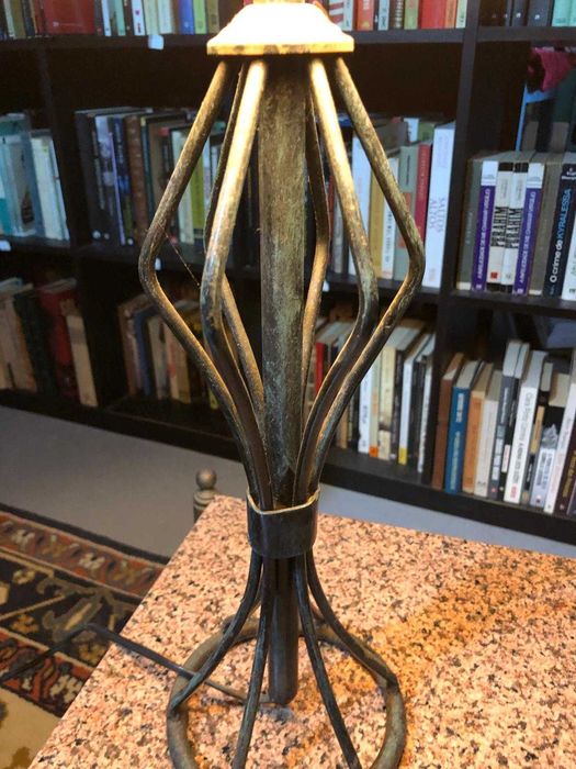 Candeeiro de mesa,pés em ferro forjado verde