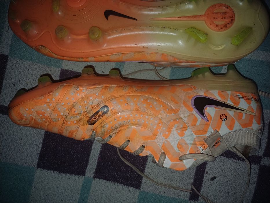 Футбольні бутси Nike