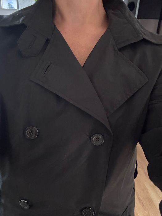 Czarny krótki płaszczyk - prochowiec