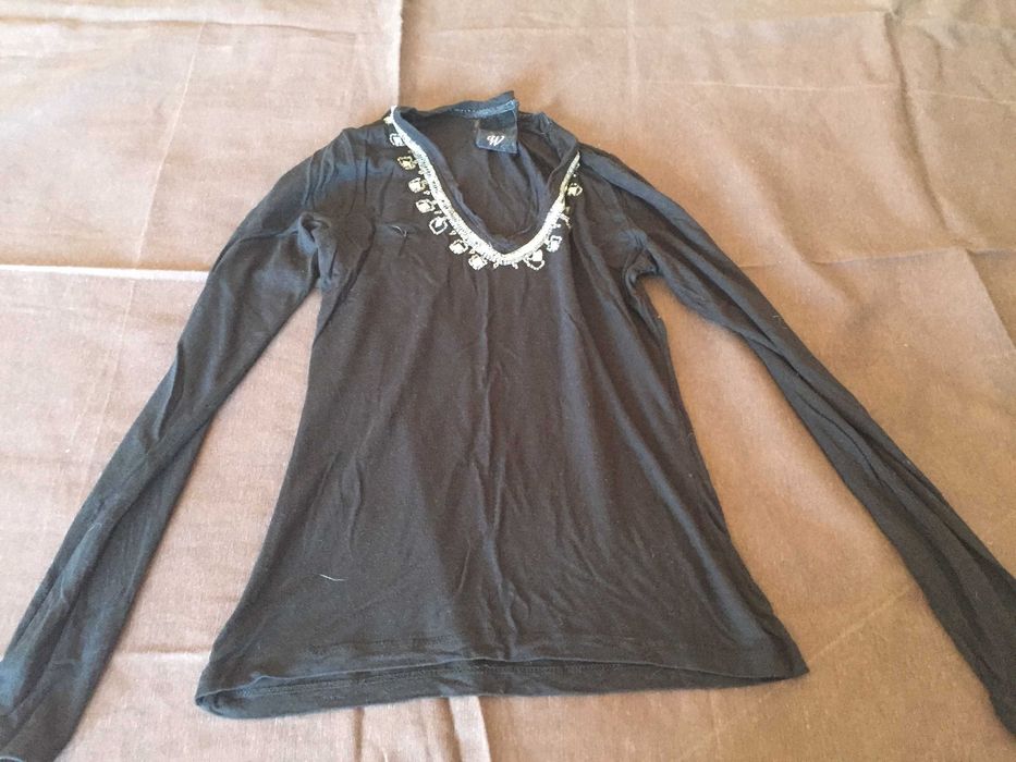 camisola preta com brilhantes tamanho l