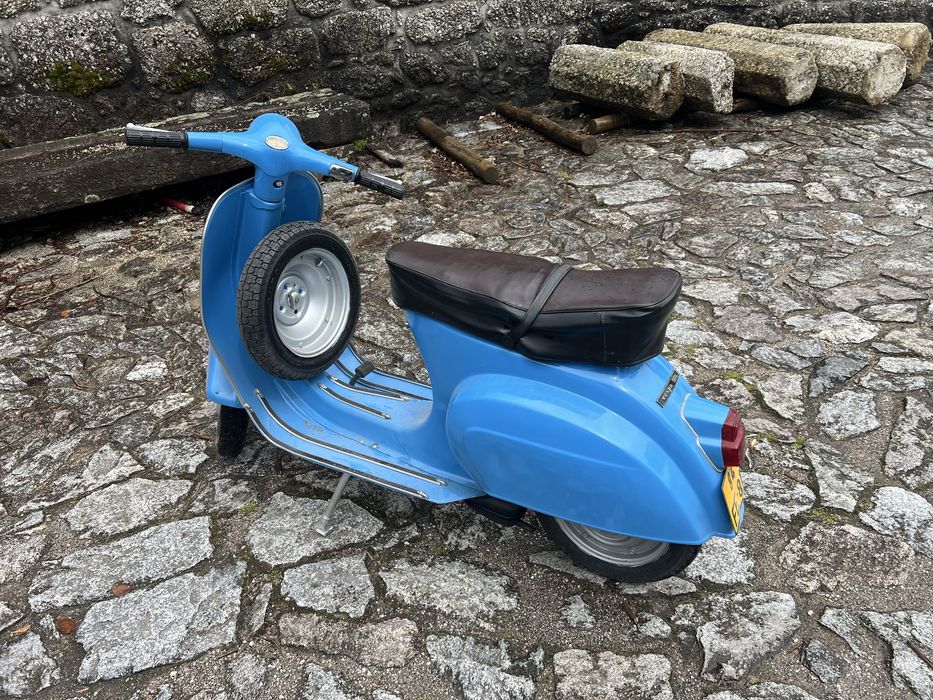 Vespa 50s bem estimada