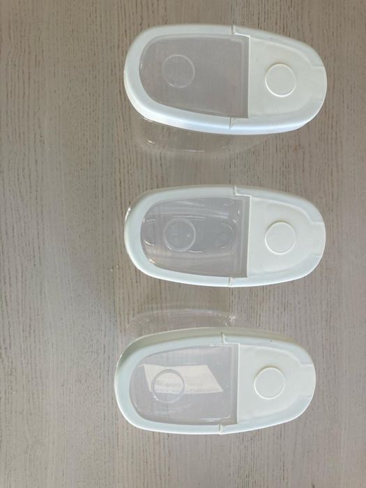 Três frascos de plástico para arrumação ikeia