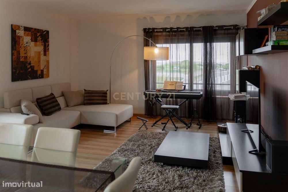 Apartamento Renovado em Marvila, Lisboa com Vista para o Lago