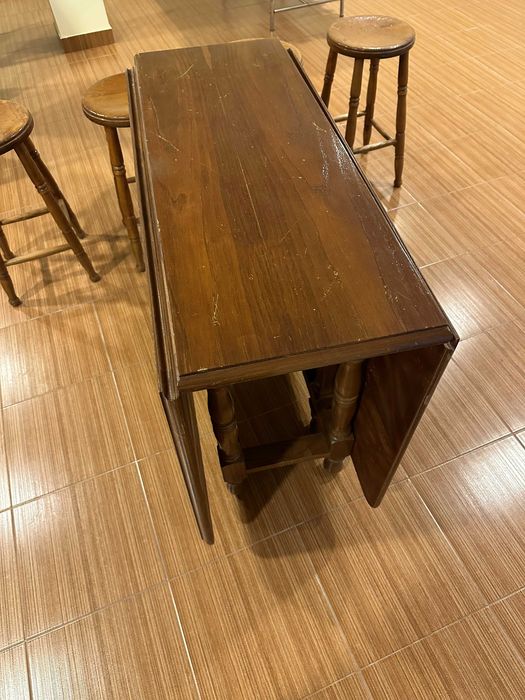 Conjunto Mesa, Cadeiras e Bancos