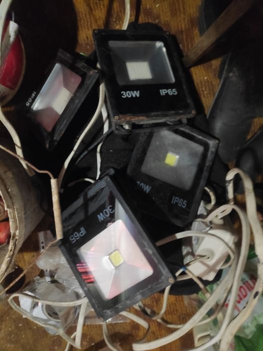 Naświetlacze LED 30W zewnętrzne używane
