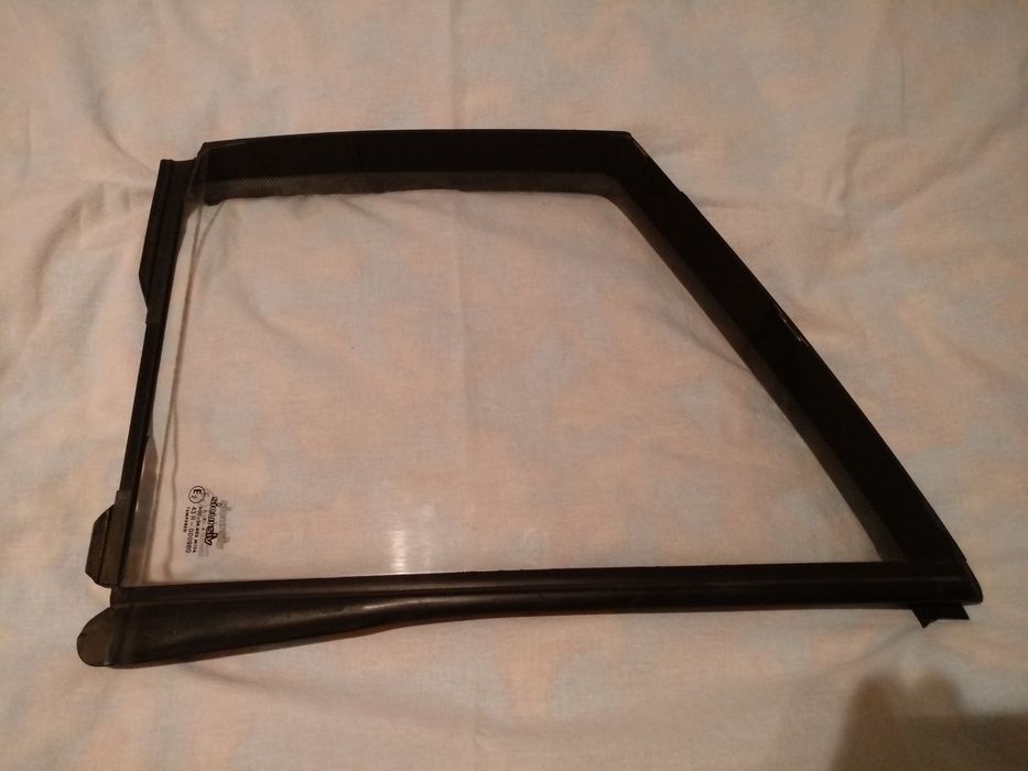 Стекла боковые (в двери) для Мерседес 124