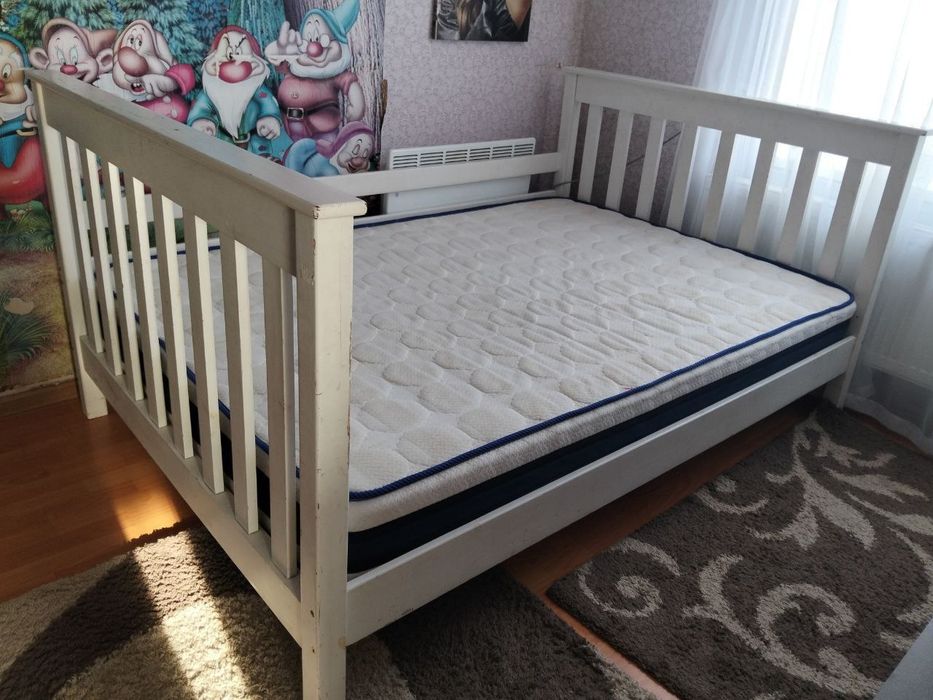 Дерев'яне ліжко з матрацом + 2 шухляди, біле, б/в