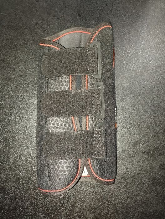 Stabilizator nadgarstka lewego Manutec Orliman MF-161  rozm.T/S 3