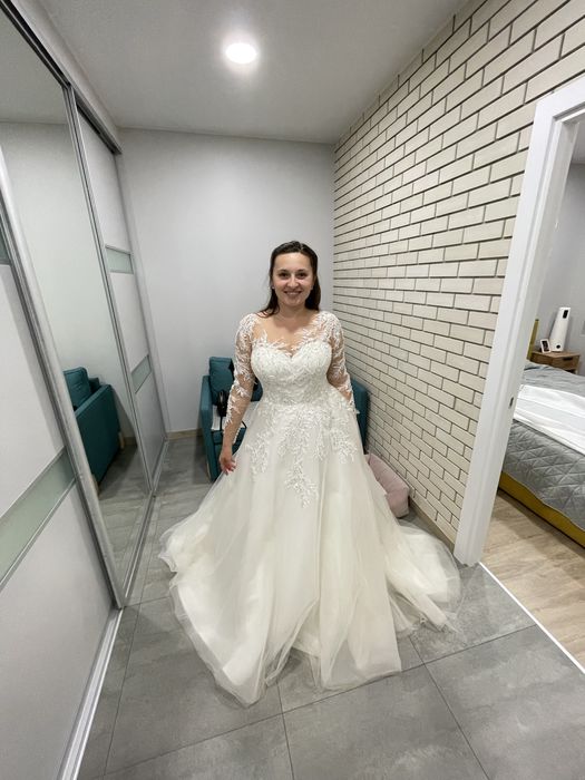 Розкішна весільна сукня