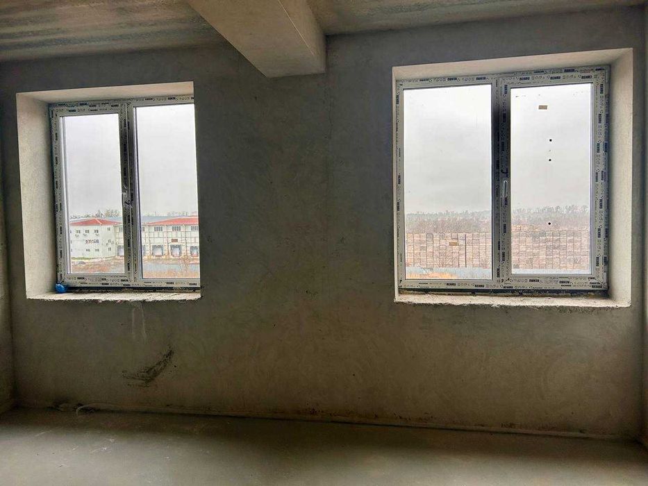 Квартира (3к) з індивідуальним газовим опаленням та кухнею 20 метрів.