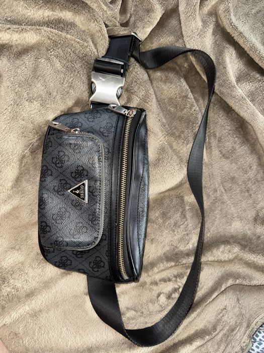 Saszetka nerka Guess