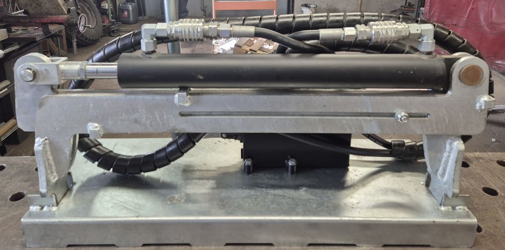 Ściągacz hydrauliczny do gąsienic