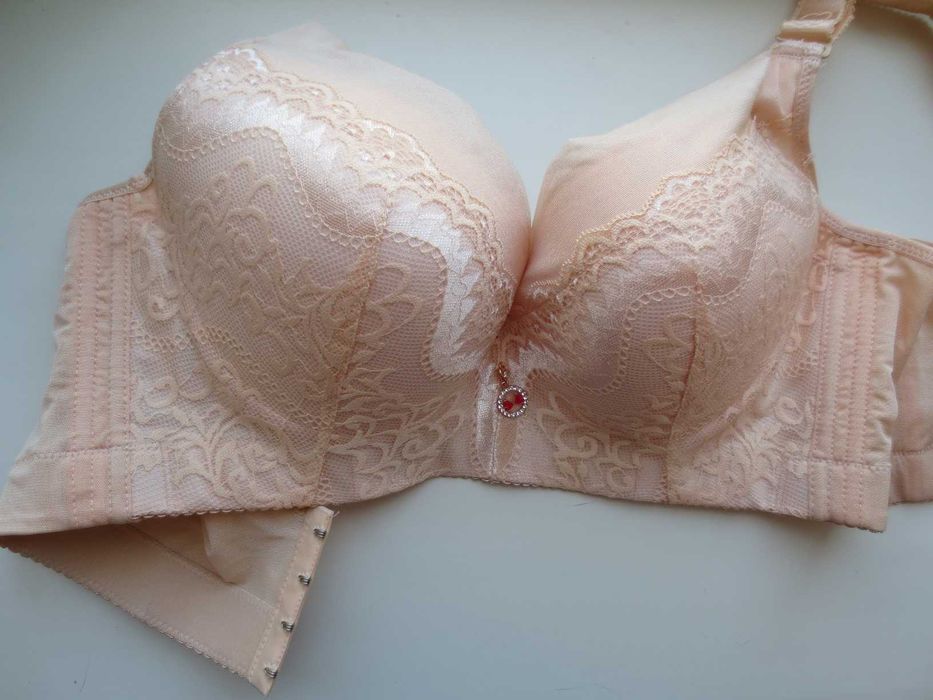 Бюстгальтер ТМ Fallsweet на большую грудь широк. бретели ОПГ 85-90см