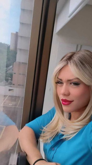 Peruka blond za ramiona odrost stopniowana Włosy jak naturalne