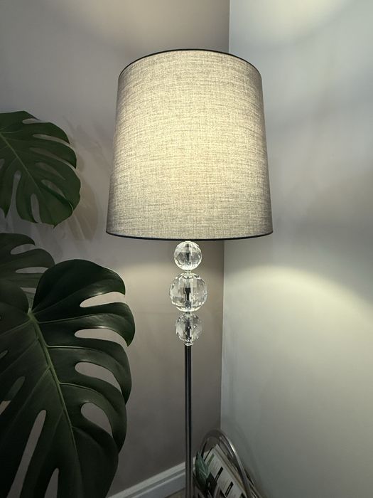 Elegancka lampa stojaca szara / srebrna