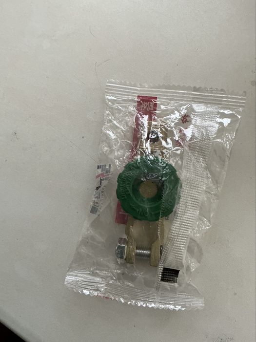 Включатель масси на акумулятор на клему 12-24 вольта усилений качестве