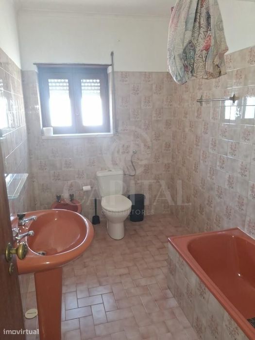 Apartamento T2 em Moradia