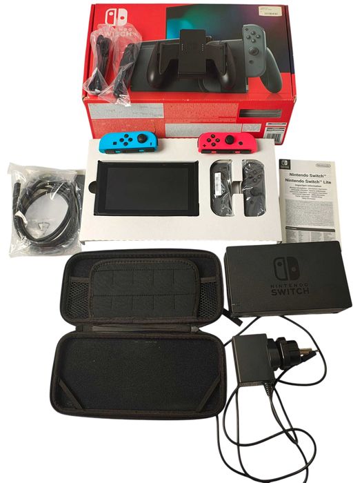 Konsola Nintendo Switch + etui + Super Mario Bross Delux bdb stan