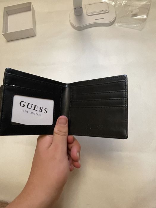 Кошельки Guess.