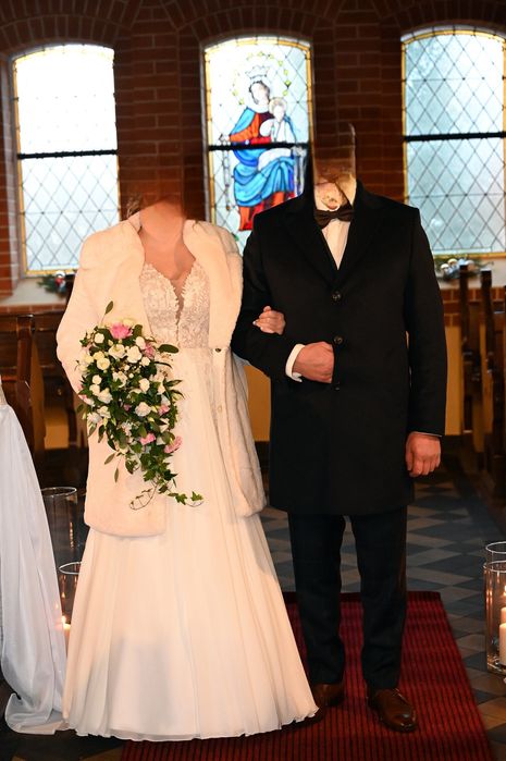 SUKNIA ŚLUBNA rozmiar 42-44- Wymiary na zalączonym zdjęciu.