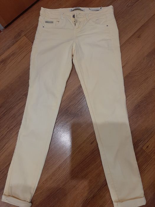 Spodnie kolor cytryna