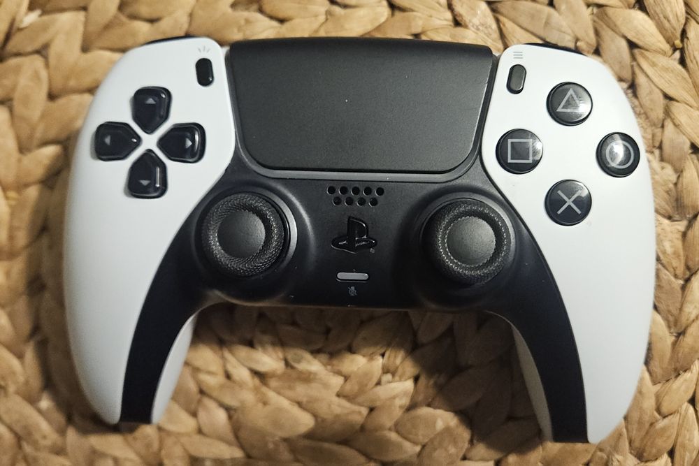Pad do PS5 z analogami TMR
