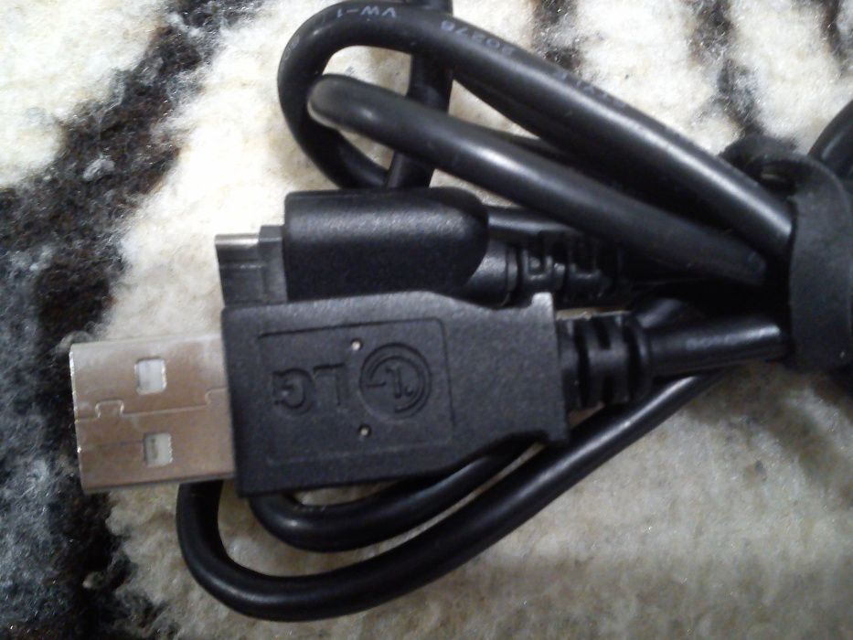 Kabel do telefonu LG z końcówką USB (połączenie tel. z laptopem