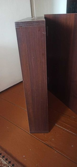 Wisząca szafka łazienkowa z lustrem