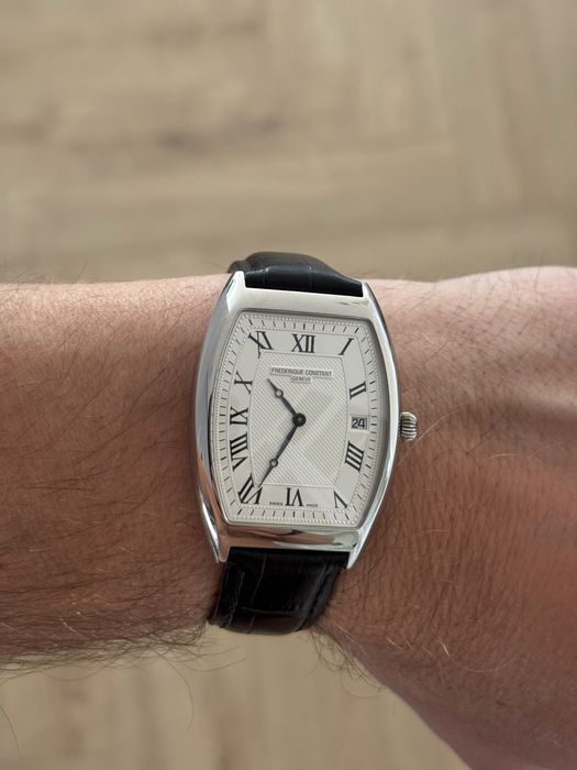 Frederique Constant Tonneau super stan dwa paski