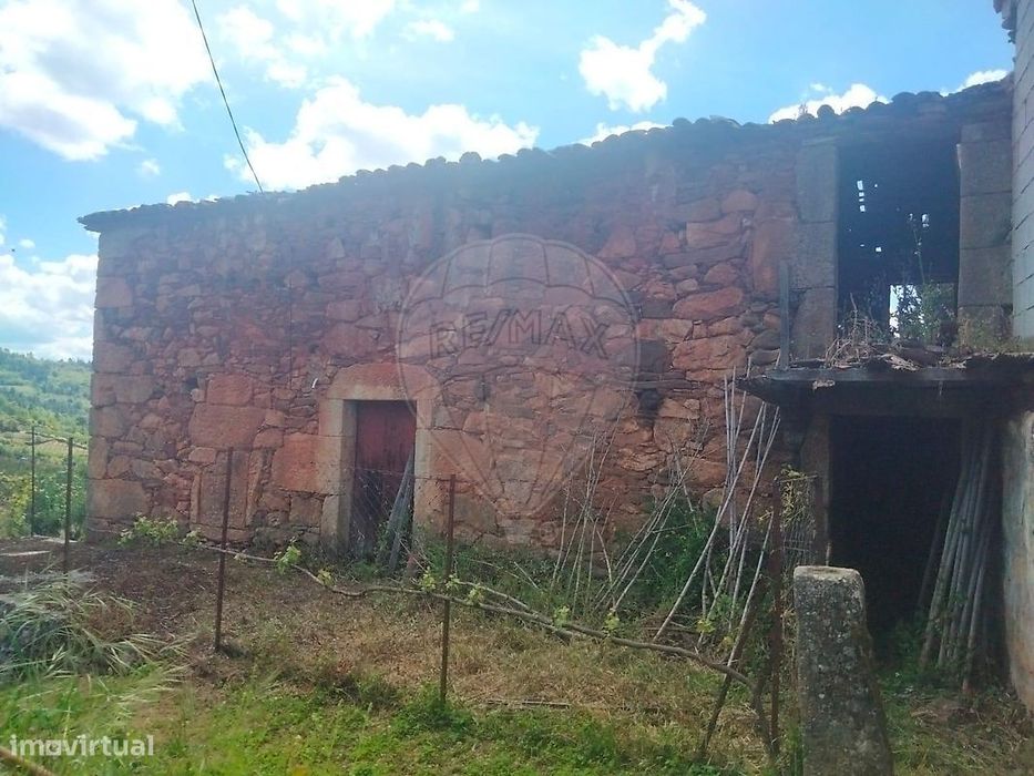 Moradia T0 para venda — Salzedas, Viseu