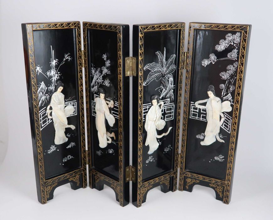 Biombo dobrável chinês antigo em laca e madrepérola