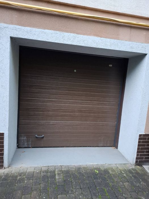 Продається в центр.частин.в новобуд.з світлом,водою.