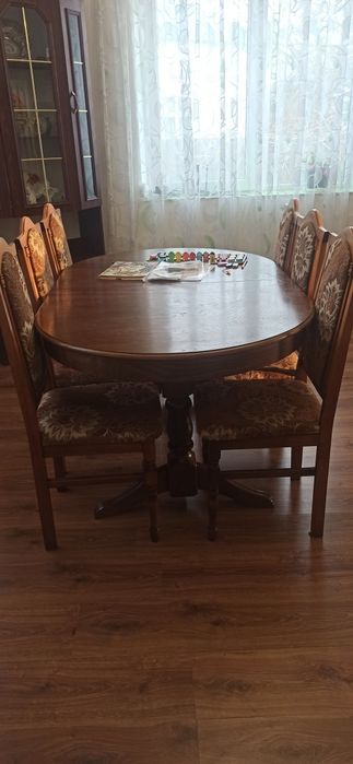 Стіл розкладний  деревяний і стільці