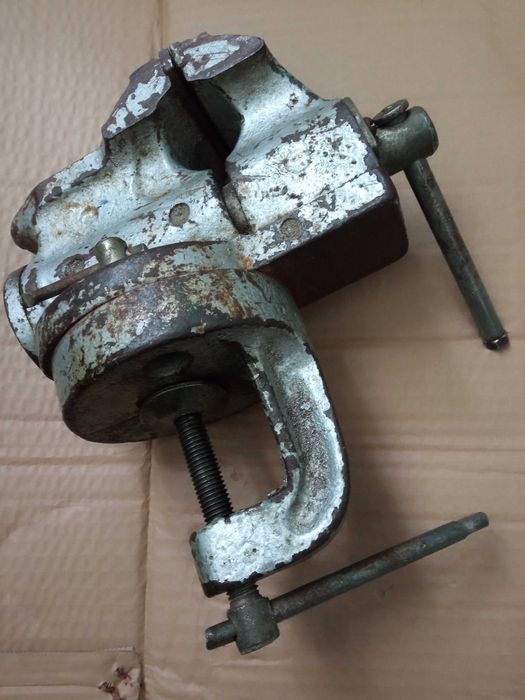 тиски слесарные поворотные СССР