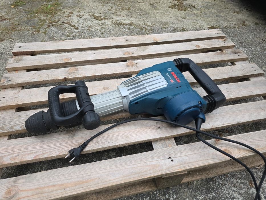 Bosch GSH 11 VC mlot wyburzeniowy sds max
