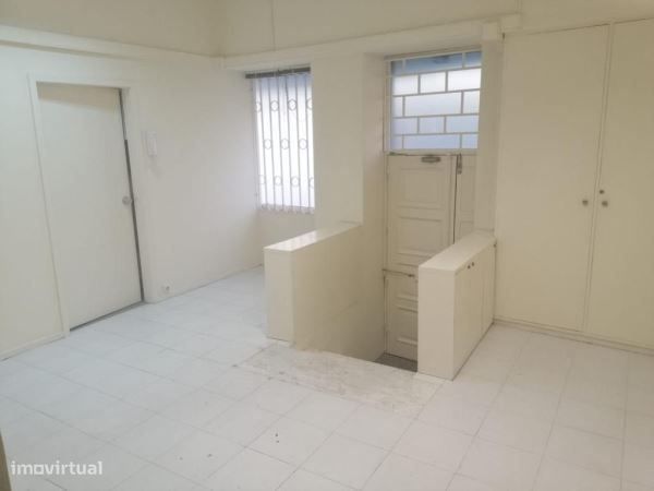 Espaço para Armazém/Arrecadação/Estúdio/Atelier/Zona Centro/Metro a...