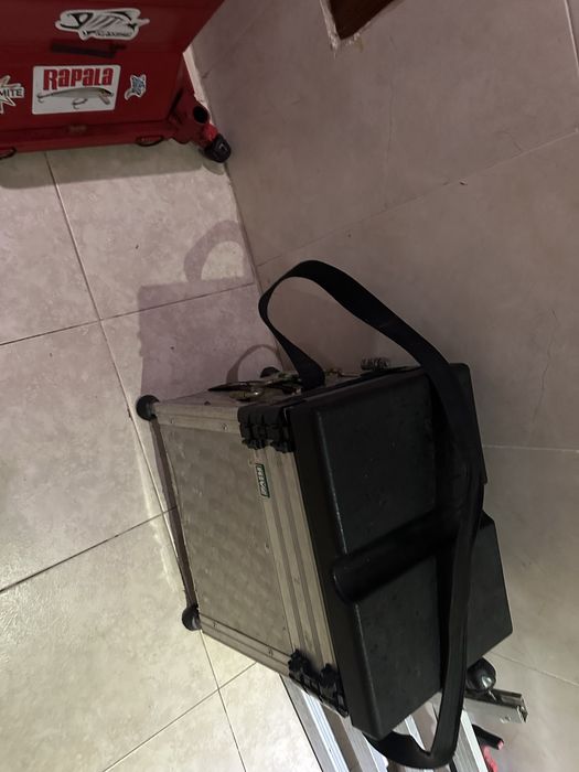 Banco de pesca em metal