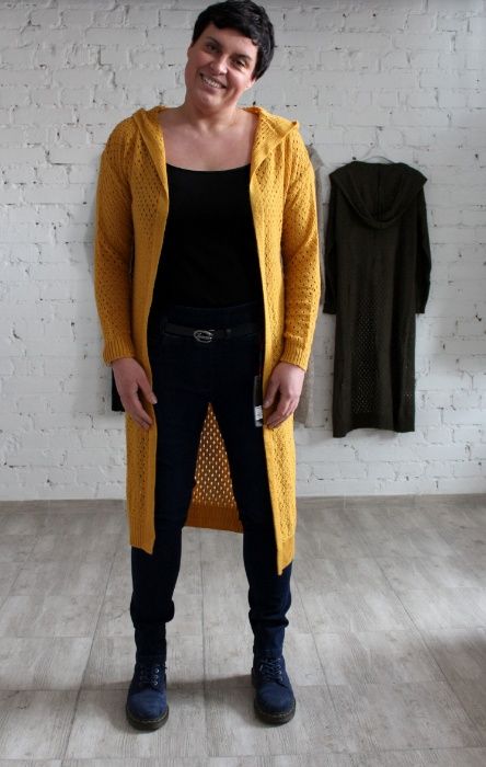 Narzutka sweterek z kapturem TYŁ serce r.40-46 BEŻ