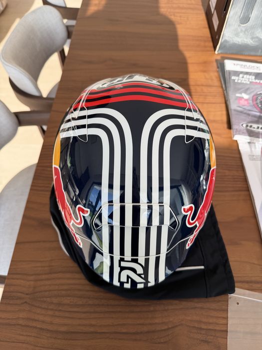 Capacete HJC RPHA 1 – Edição Red Bull | Tamanho M (57–58) | Como Novo