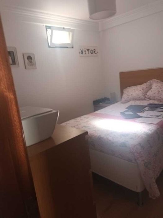 Vende-se moradia T1+1 Campo de Ourique