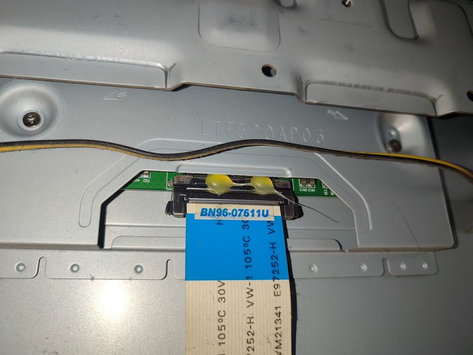 Samsung  LE32B450c4w позапчастинам