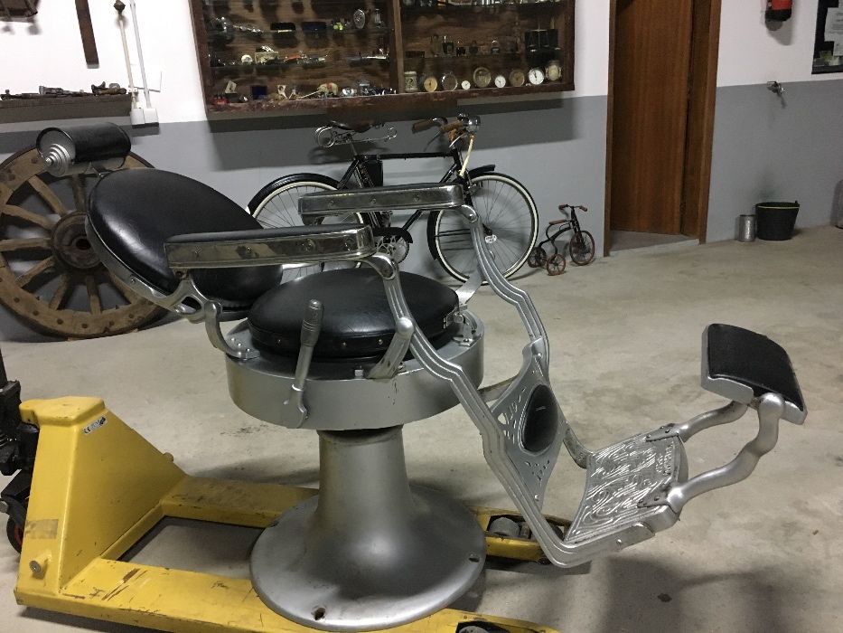 Cadeira de barbeiro antiga