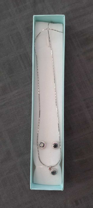 Lindo conjunto colar e brincos metal e brilhantes novo