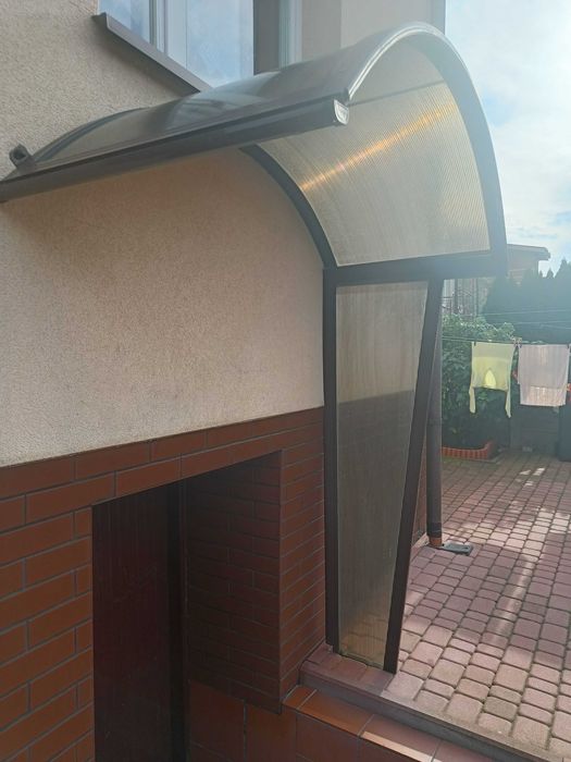 Daszek zadaszenie dzwi z poliwęglanu