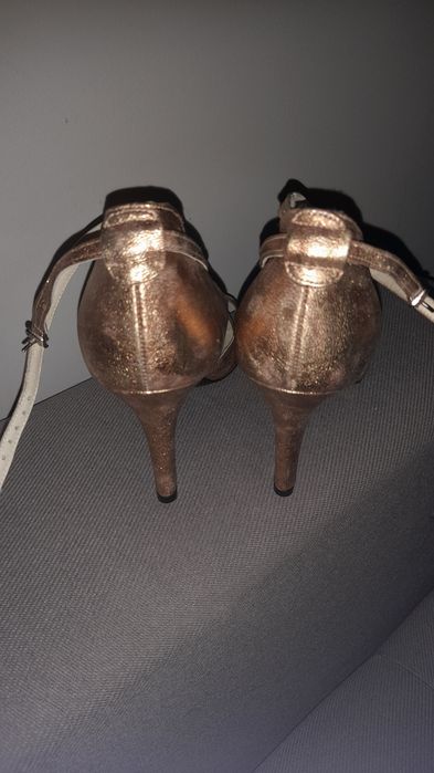 Sandały szpilki złote buffalo 40